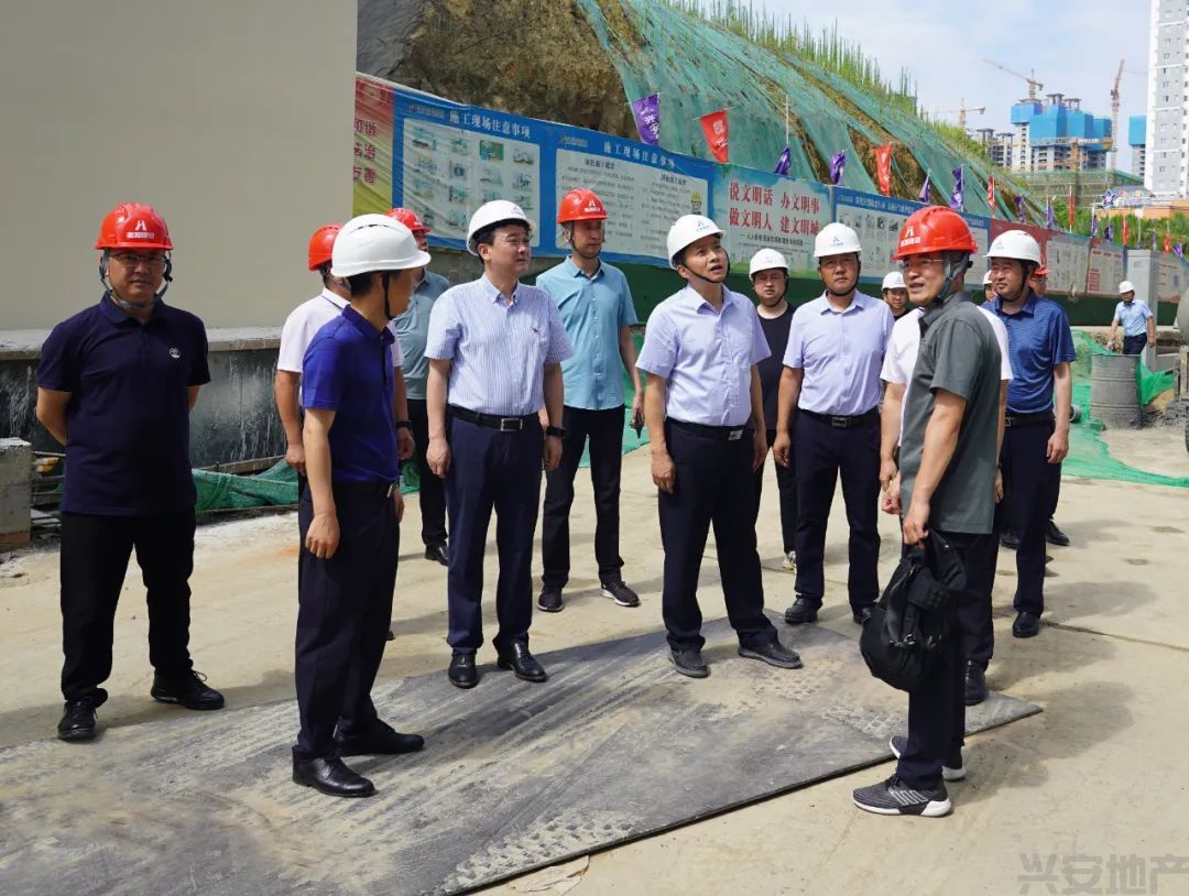 市住建局張世波局長檢查興安府創建全國文明城市工作